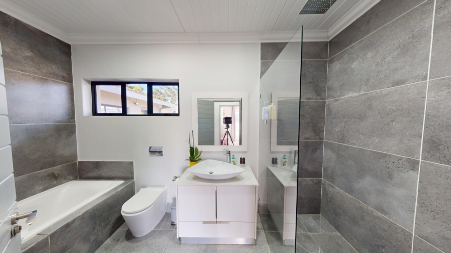 3 Bedroom Property for Sale in The Links Western Cape